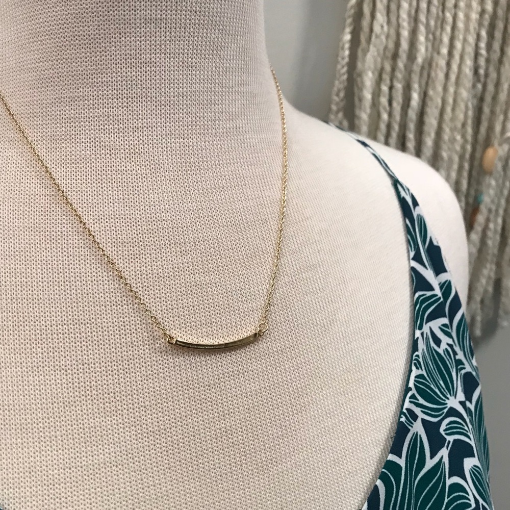 Curved Bar Shape Necklace
